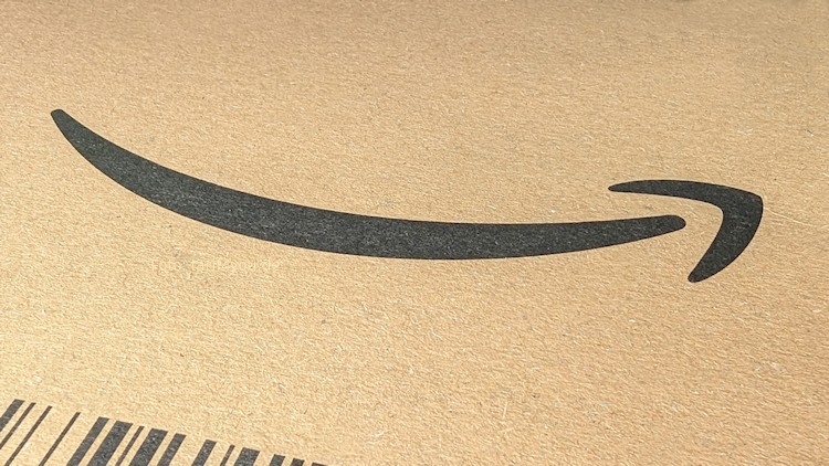 Amazon-Logo auf einem Paket (Foto: tarif4you.de) Amazon-Logo auf einem Paket