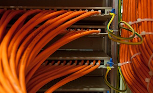 Netztechnik (Bild: Vodafone) Netztechnik