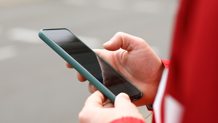 Smartphone in der Hand