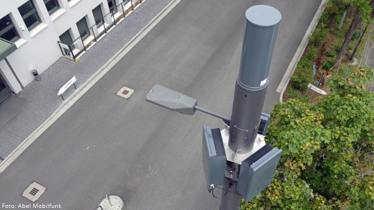 5G-Straßenleuchte in Frankfurt im Netz von O2